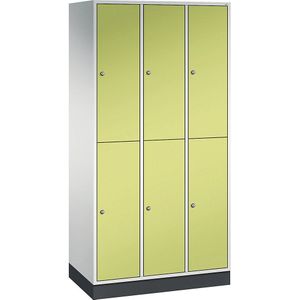 C+P Lockerkast met twee verdiepingen Intro, 3 compartimenten, lichtgrijs / felgroen, b x d = 920 x 500 mm