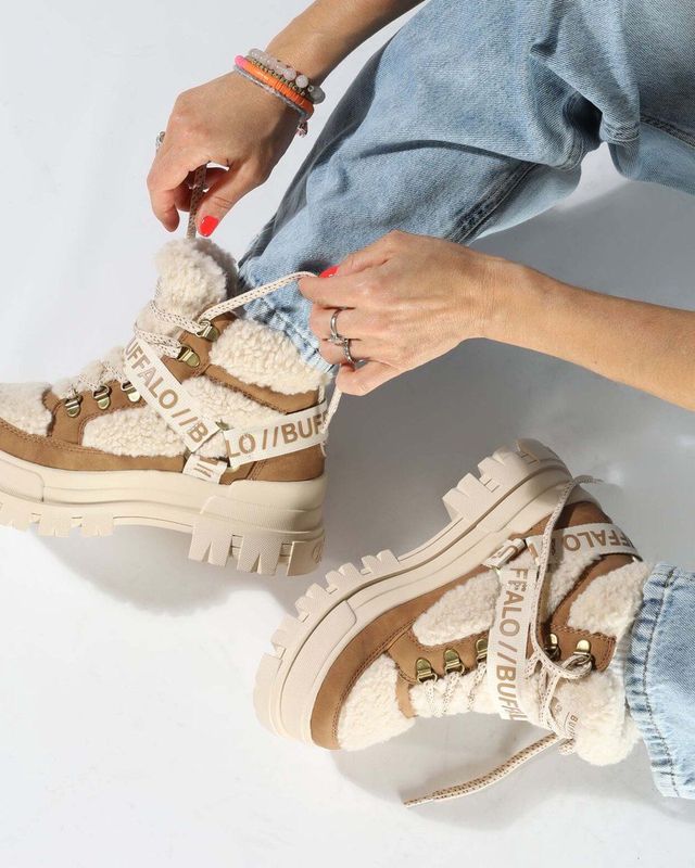 Buffalo - Aspha Combat Mid Warm - Veterboots - Zwart - Imitatieleer - Teddystof