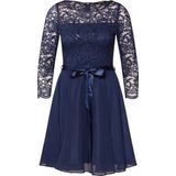 Cocktailjurk van gehaakt kant, model 'STAMM'