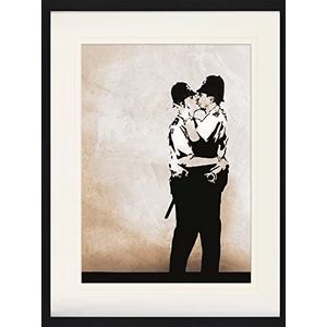 1art1 Banksy Poster Kissing Coppers, Policemen Kiss Ingelijste Foto Met Passepartout | Muur Foto's | In Een Fotolijstje 80x60 cm