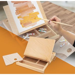 Houten Schildersezel In De Tekeningsklasse Met Tekeningen Van Kinderen Voorgrondpalet Art Class Image144117571