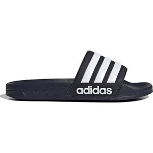 Adidas adilette shower badslipper in de kleur marine.