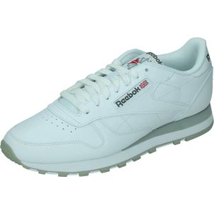 Reebok classic leather in de kleur wit.