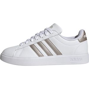 Adidas grand court cloudfoam lifestyle court comfort in de kleur wit.