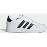 Adidas grand court lifestyle tennis lace-up in de kleur wit.