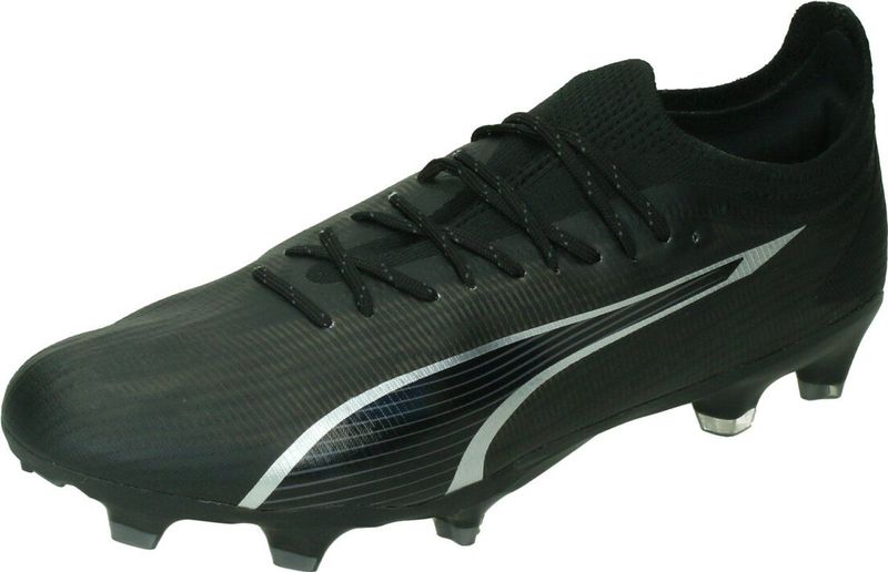 Puma ultra ultimate fg/ag in de kleur zwart.