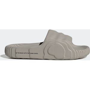 adidas - adilette 22 - Badslippers - Bruin - EVA-materiaal op bio-basis