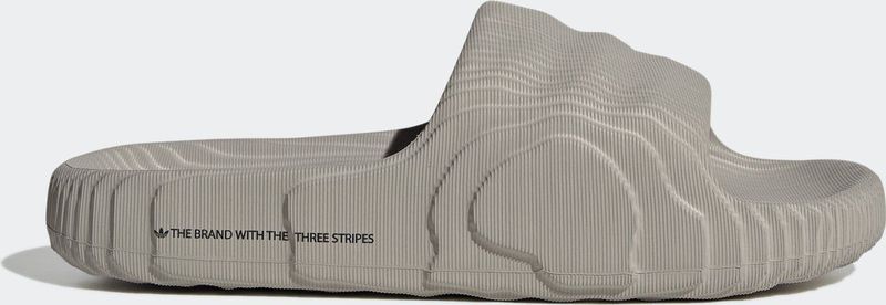 adidas - adilette 22 - Badslippers - Bruin - EVA-materiaal op bio-basis