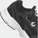 adidas Originals - Astir - Sneakers - Zwart / Wit