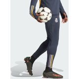 Real madrid trainingsbroek 23/24 in de kleur marine.