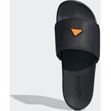 adidas - COMFORT ADILETTE - Badslippers - Core Black / Crew Orange - Synthetisch