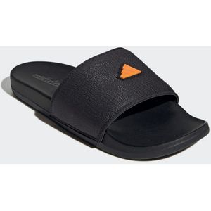 adidas - COMFORT ADILETTE - Badslippers - Core Black / Crew Orange - Synthetisch
