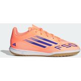 adidas - F50 CLUB KIDS IN - Voetbalschoenen - PURRUS/FTWWHT/LUCLEM - Geschikt als Binnenschoenen