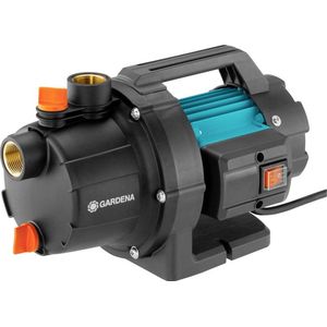 Gardena tuinpomp 3000/4 Basic: besproeiingspomp met een capaciteit van 3000 l/u, vermogen 600W, duurzaam dankzij roestvrijstalen as, sproeieraansluiting mogelijk (9010-47)