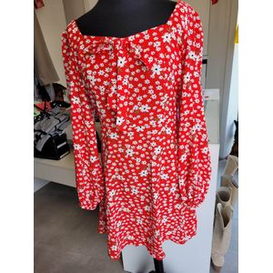 Rode jurk met witte bloemen - maat M (38)