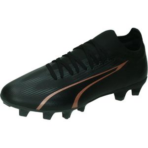 Puma ultra match fg/ag in de kleur zwart.