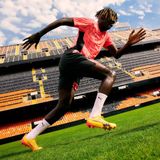 Puma - Ultra Ultimate - Voetbalschoenen - Zwart - Gerecycled Materiaal