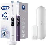Oral-B iO 8 Duopack Elektrische tandenborstel, oplaadbaar, met 2 handgrepen, kunstmatige intelligentie, wit en paars, 2 borstels en reisetuis