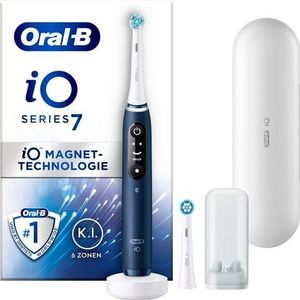 Oral-B iO Series 7 Elektrische tandenborstel met 2 tandenborstels en 5 poetsmodi voor tandverzorging, magnetische technologie, display en reisetui, ontworpen in bruin, saffierblauw