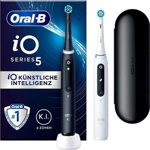 Oral-B iO 5 Duopack, Zwart & Wit Elektrische Tandenborstels, 2 Opzetborstels, 1 Reisetui, Ontworpen Door Braun