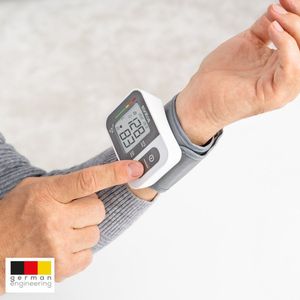 Sanitas - SBC 15 - Bloeddrukmeter Pols - Hartslagmeter - Duidelijk Leesbaar Scherm