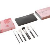 ZOEVA Brushes Brush sets The Essential Brush Set Brush Clutch + 104 Foundation Buffer + 105 Highlight + 127 Blush & Contour + 228 Crease Definer ü+ 234 Smoky Shader + 317 Wing Liner