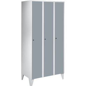 Wolf Lockerkast München, 3 compartimenten, lichtgrijs / zilvergrijs, b = 900 mm, met voeten