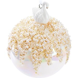BRUBAKER Premium Kerstbal Parel Met Zwaan Porseleinen Beeldje - 10 cm Glazen Handgemaakte Kerstboomdecoratie - Wit Gekleurd