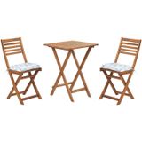 Balkonset tuintafel set 2 stoelen lichtbruin acaciahout opklapbaar met lichtblauw/bruine kussens