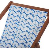 Set van 2 tuin ligstoelen donker acaciahout frame blauw-wit patroon stoffen hangmat zitting achterover opklapbaar