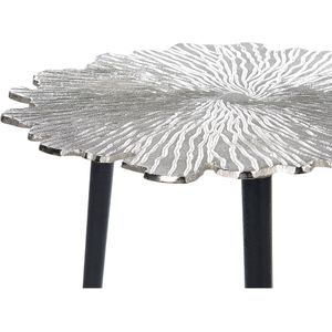 Bijzettafel zilver met 3 zwarte ijzeren poten aluminium onregelmatig gesneden blad decoratieve moderne minimalistische woonkamer hal