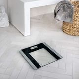 ADE - Ylvie - Digitale Personenweegschaal - Zwart en Wit - Maximaal 150 kg