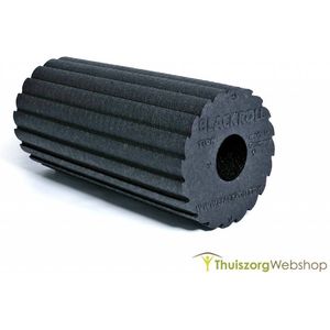 BLACKROLL Flow Foam Roller 30 cm met geribbeld oppervlak voor extra stimulatie - Zwart