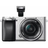 Sony Alpha 6100 E-Mount Systeemcamera, 24 megapixels, 4K video, 180° touchscreen, 0.02 sec. Real-time autofocus met 425 contrast AF-punten, OLED-zoeker, incl. SEL-P1650-objectief zilver