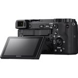 Sony Alpha 6400 APS-C Spiegellose Kamera mit 18-135mm Objektiv (Schneller 0,02s Autofokus mit Augenerkennung für Mensch und Tier, 4K-Filmaufnahmen und neigbares Display für Vlogging)