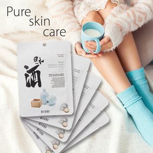 Mitomo - Sake - Face Mask - Japanse Gezichtsmaskers Met Sake Rijstwijn - Parabenevrij - Gezichtsverzorging - Huidverzorging - Gezichtsmasker - Skincare - Beauty Mask - 6 Stuks