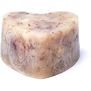 Vegan scrubzeep met dennenknoppen in hartvorm, Saules Fabrika, 100 gram