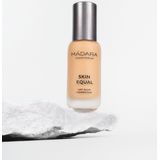MÁDARA - Skin Equal Foundation - 30 ml - Vegan - SPF 15
