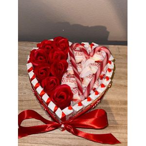 Chocolade hart Geschenk - Raffaello en Kinder chocolade - Kerst Hart - Kerstcadeau - Kerst Geschenk - Feestdagen
