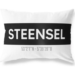 Tuinkussen STEENSEL - NOORD-BRABANT met coördinaten - Buitenkussen - Bootkussen - Weerbestendig - Jouw Plaats - Studio216 - Modern - Zwart-Wit - 50x30cm