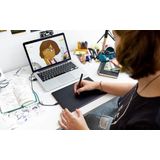 One by Wacom Stifttablett mit drucksensitivem Stift, geeignet für Windows, Mac & Chromebook, Medium, schwarz / rot