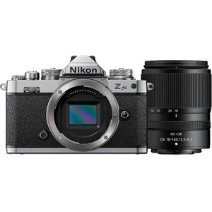 Nikon - Z fc - Systeemcamera - Zwart - Inclusief Nikkor 18-140mm Lens