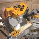 DeWalt afkort- en verstekzaagmachine DWS780 met XPS 1675Watt