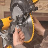 DeWalt afkort- en verstekzaagmachine DWS780 met XPS 1675Watt