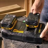STANLEY FATMAX V20 18V 4A Dubbelpolige Lader - Snellader - Robuuste Behuizing