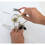 Silverline Derde hand met vergrootglas - 2 verstelbare armen - 63 mm - 2.5x vergroting - zware voet