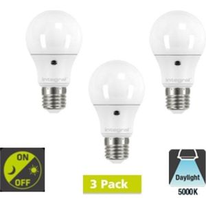 3 Pack - Integral LED - E27 LED lamp - 8 watt - 806 lumen - 5000K - Dag/nacht sensor - niet dimbaar