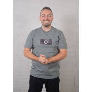 Ma.Strum Tromple Loeil Badge Tee