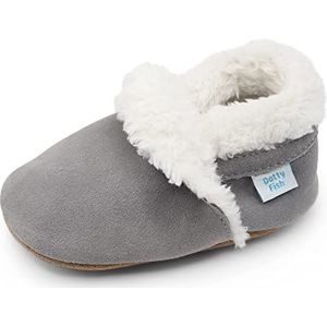 Dotty Fish Zachte suède slippers voor baby's en kinderen – jongens en meisjes, antislip zachte zolen, warme fleece gevoerde huisschoenen, elastische enkels - Grijs 6-12 Maanden