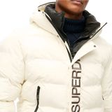Superdry - M5011902A - Gewatteerd Jack - Gerecycled Polyester - Met Capuchon en Witte City Graphic